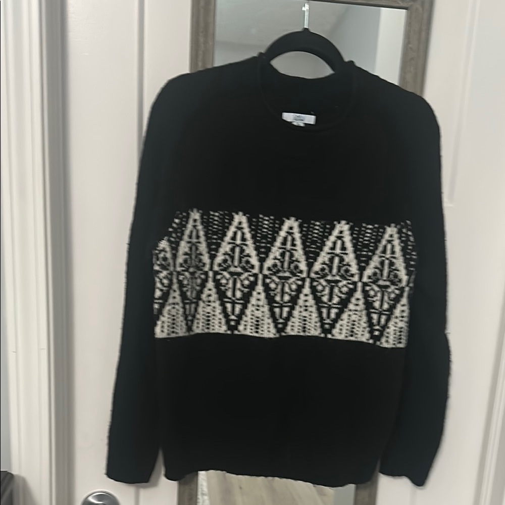 Croft & Barrow Black and White Crew Neck Sweater with Geometric Pattern